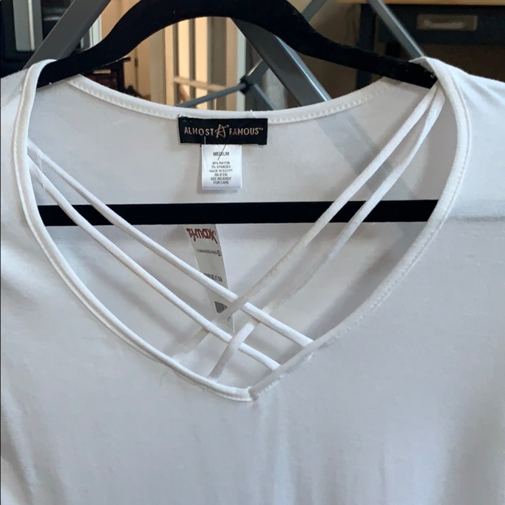White top - Picture 2 of 3